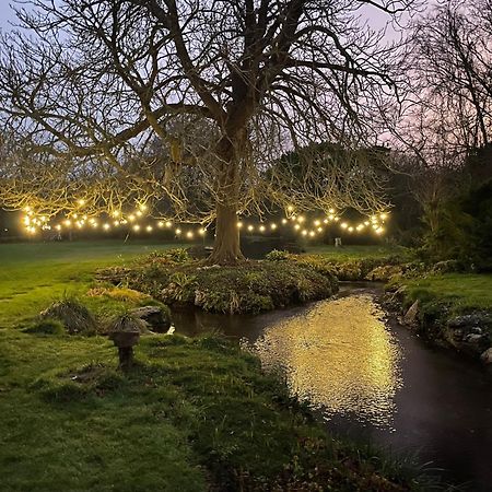 Unique & Rural Child Friendly Annexe With Large Gardens, Games & Tennis Court - Chichester Holiday Properties Buitenkant foto