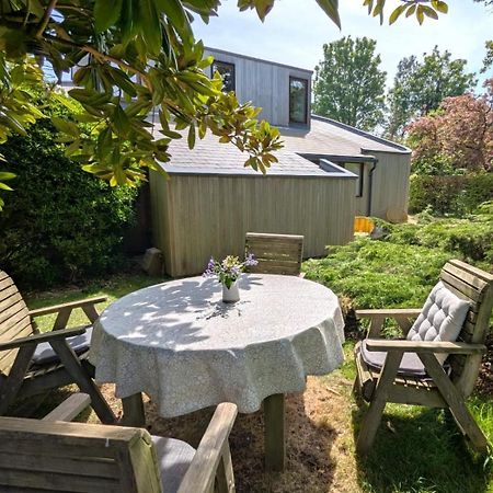 Unique & Rural Child Friendly Annexe With Large Gardens, Games & Tennis Court - Chichester Holiday Properties Buitenkant foto