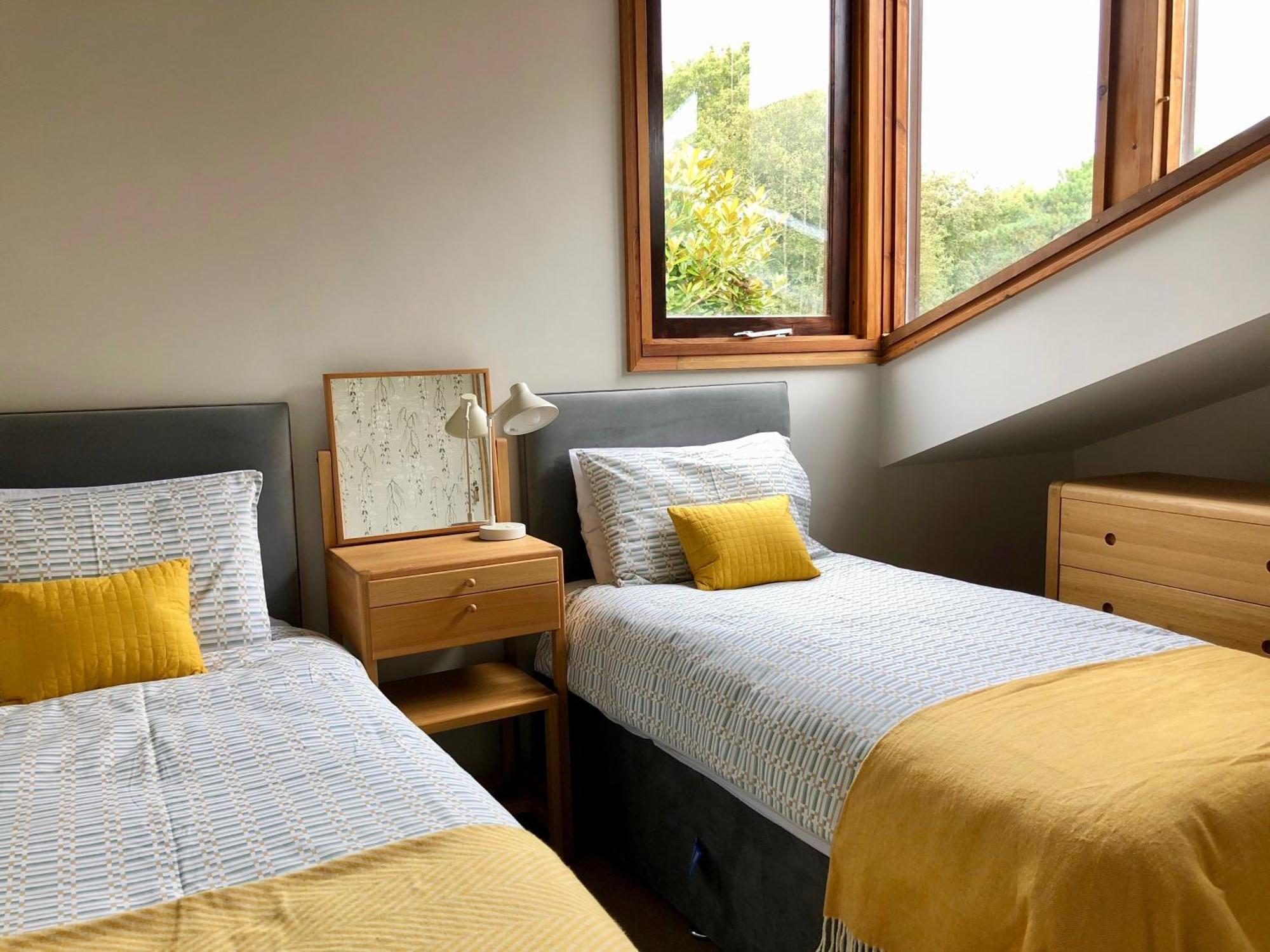 Unique & Rural Child Friendly Annexe With Large Gardens, Games & Tennis Court - Chichester Holiday Properties Buitenkant foto