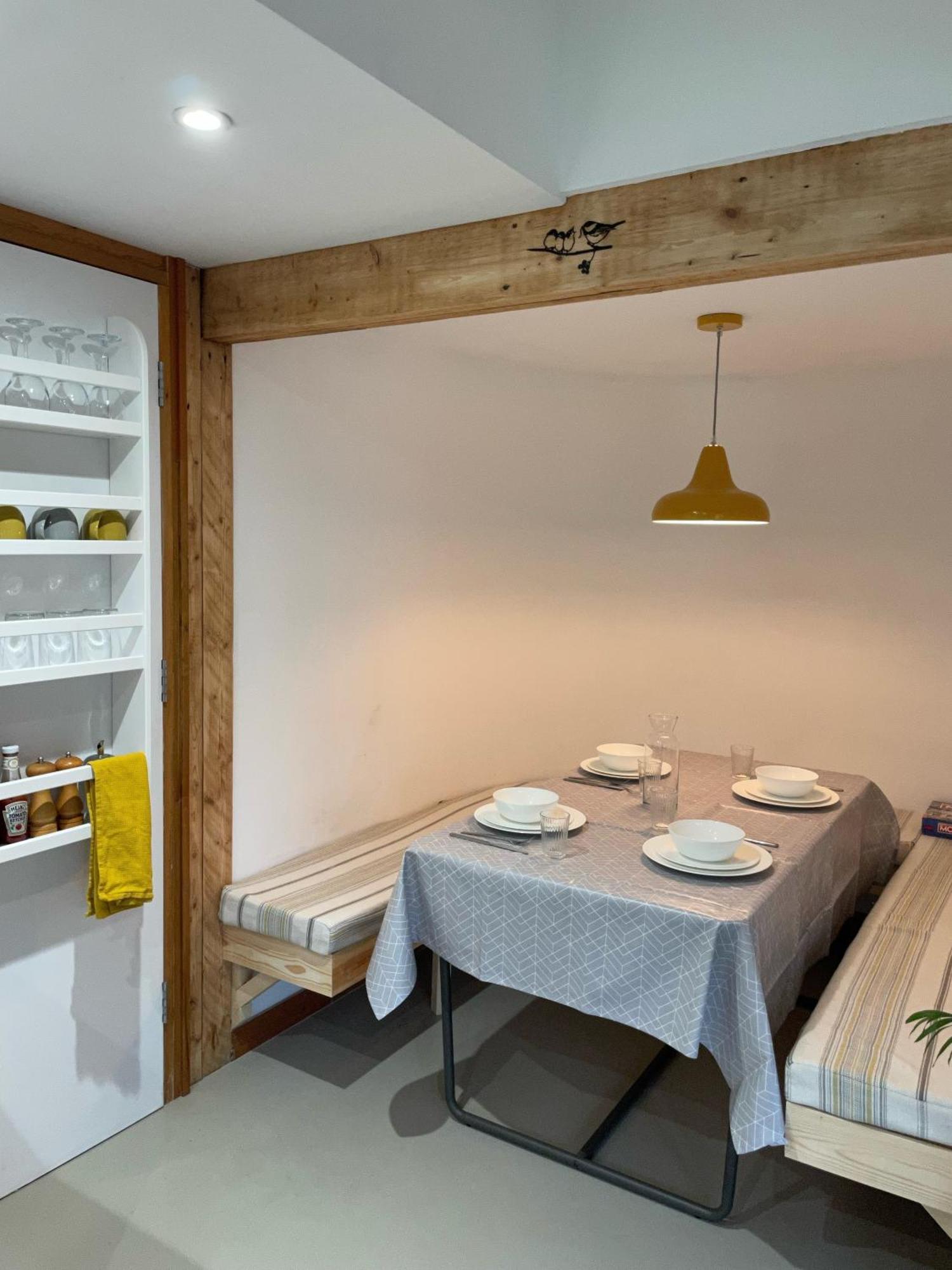 Unique & Rural Child Friendly Annexe With Large Gardens, Games & Tennis Court - Chichester Holiday Properties Buitenkant foto