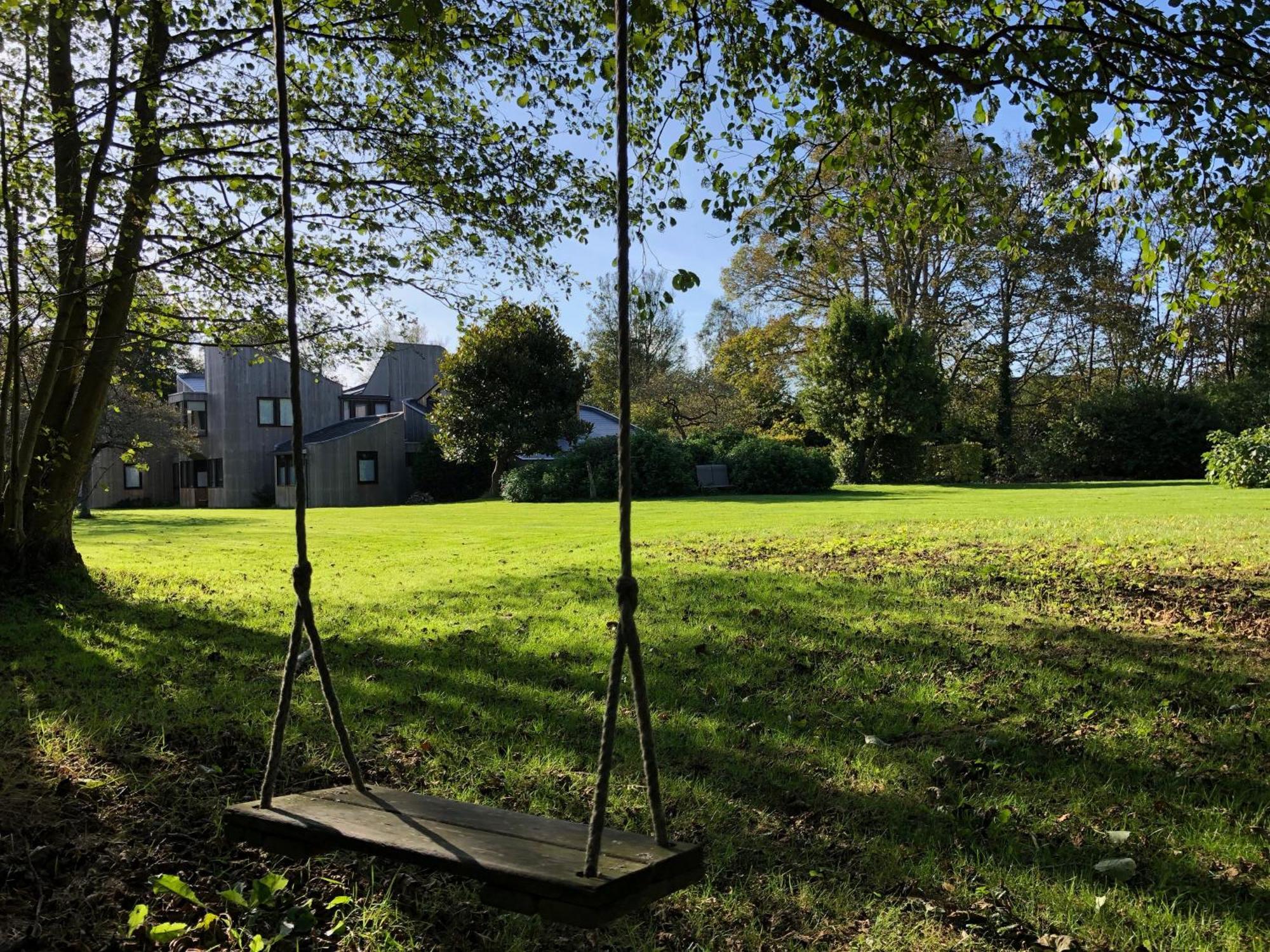 Unique & Rural Child Friendly Annexe With Large Gardens, Games & Tennis Court - Chichester Holiday Properties Buitenkant foto