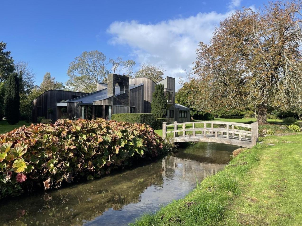 Unique & Rural Child Friendly Annexe With Large Gardens, Games & Tennis Court - Chichester Holiday Properties Buitenkant foto