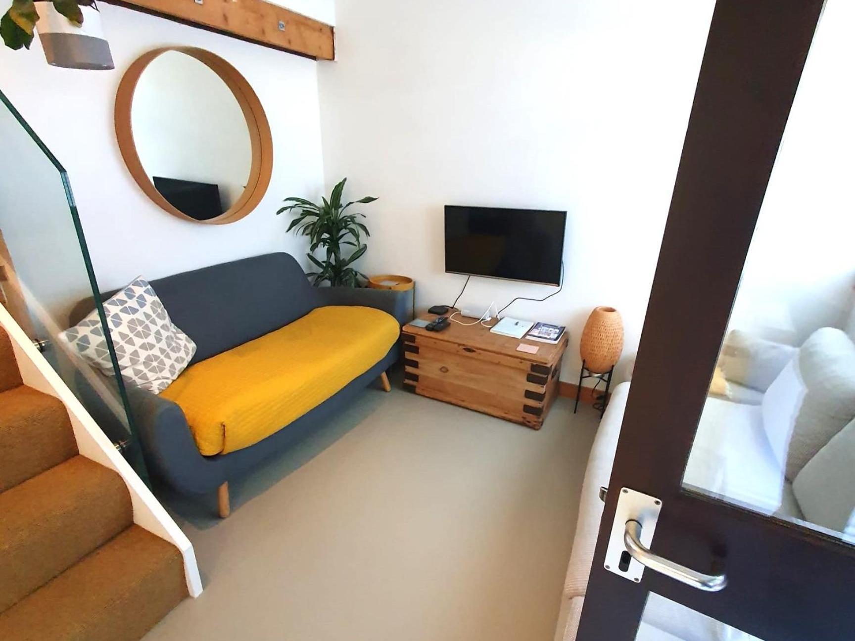Unique & Rural Child Friendly Annexe With Large Gardens, Games & Tennis Court - Chichester Holiday Properties Buitenkant foto