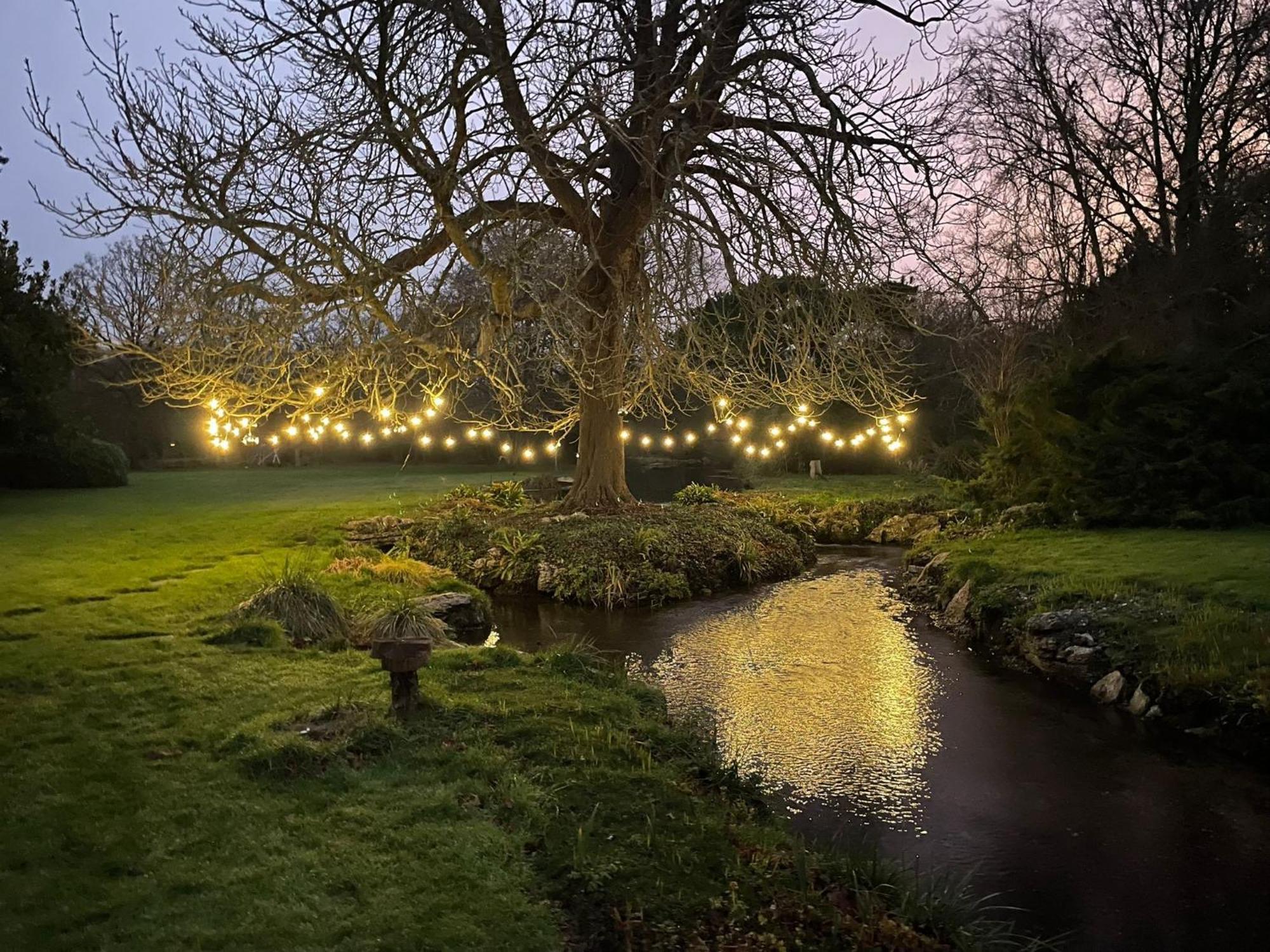 Unique & Rural Child Friendly Annexe With Large Gardens, Games & Tennis Court - Chichester Holiday Properties Buitenkant foto