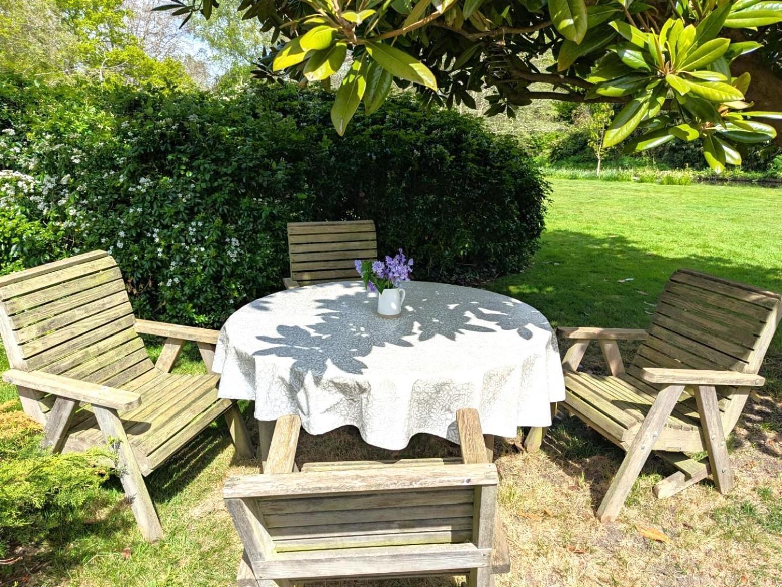 Unique & Rural Child Friendly Annexe With Large Gardens, Games & Tennis Court - Chichester Holiday Properties Buitenkant foto
