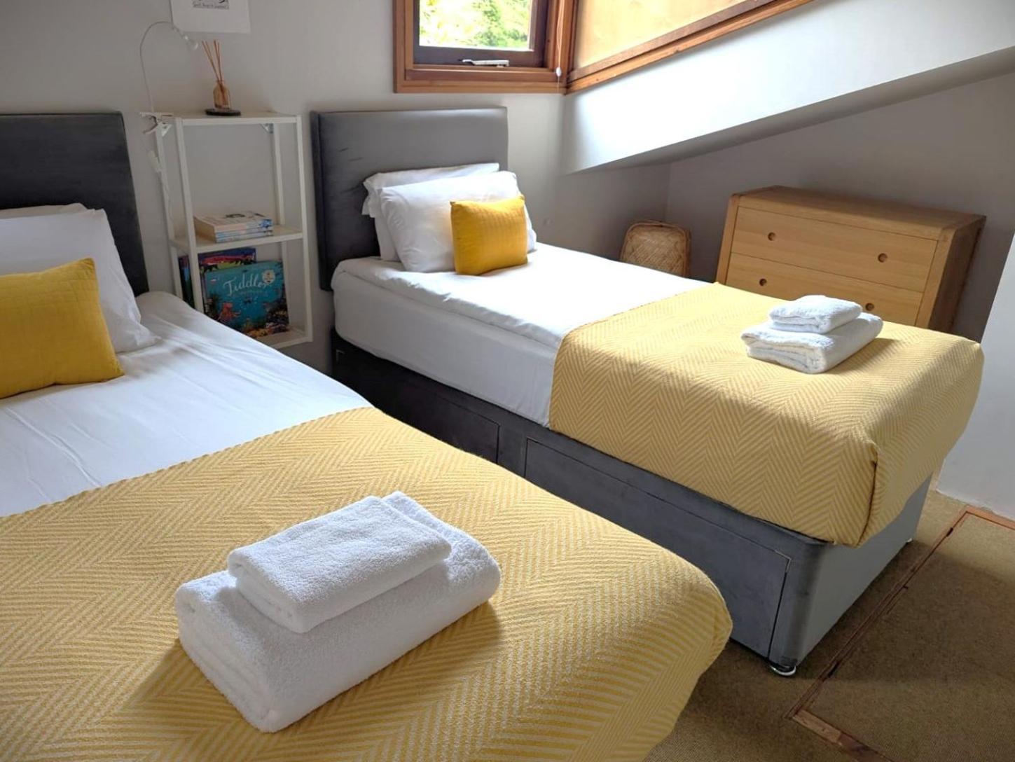 Unique & Rural Child Friendly Annexe With Large Gardens, Games & Tennis Court - Chichester Holiday Properties Buitenkant foto