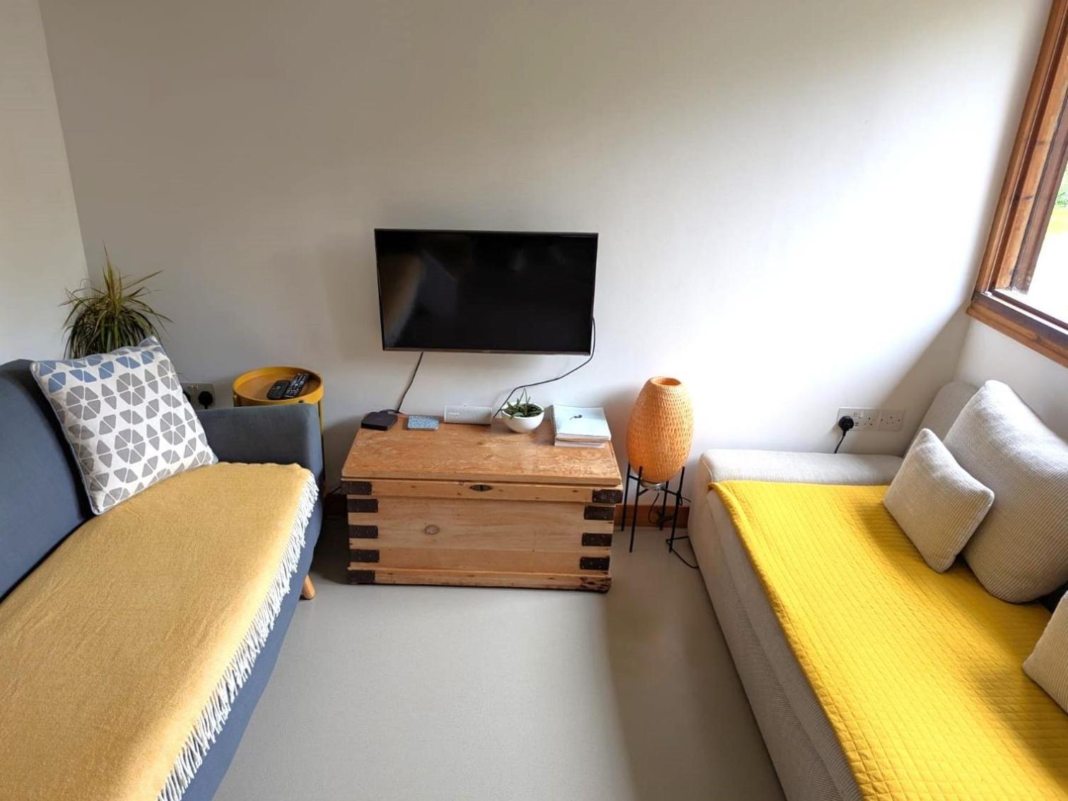 Unique & Rural Child Friendly Annexe With Large Gardens, Games & Tennis Court - Chichester Holiday Properties Buitenkant foto